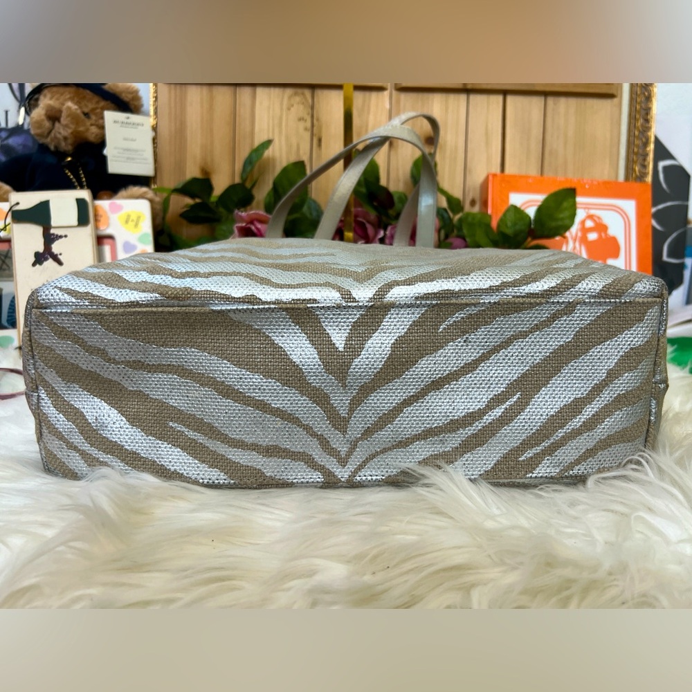 πMichael Kors Silver Metallic Zebra Print Shoppers Tote - Picture 6 of 7
